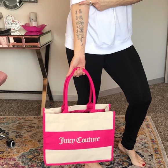 Juicy Couture Handbags - 💕Gorgeous Juicy Couture Tote 💕💕💕 New w tags!! This is A must have 👑💕